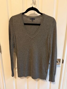 GAP Women's Gray V-Neck Sweater